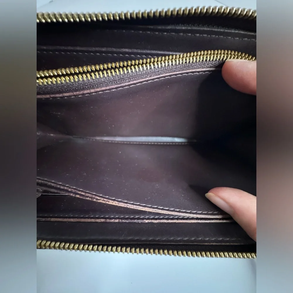 Louis Vuitton Vernis Amarante Zippy Wallet